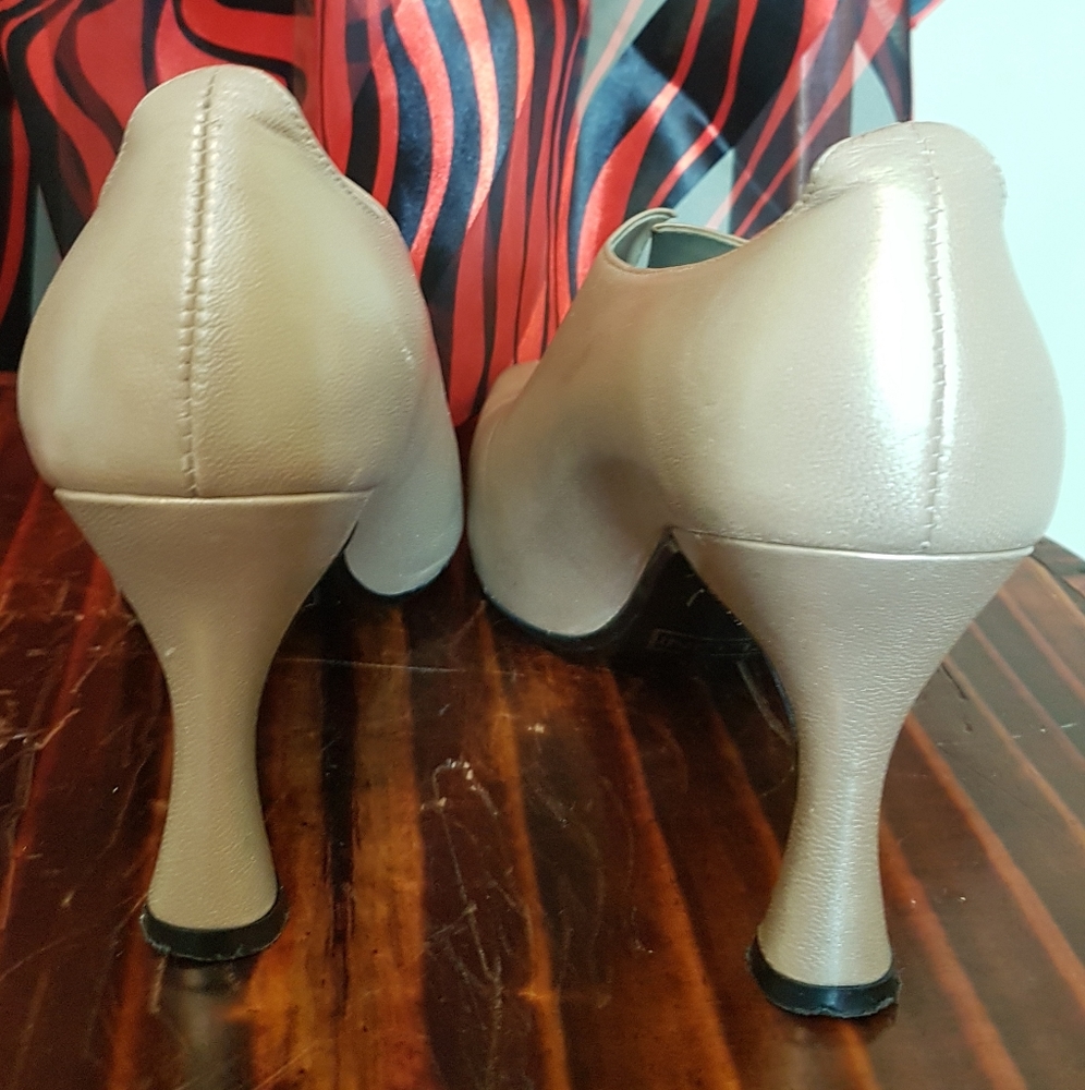 Shoes - Picture 3 of 4